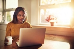 Lady on laptop purchasing her course.